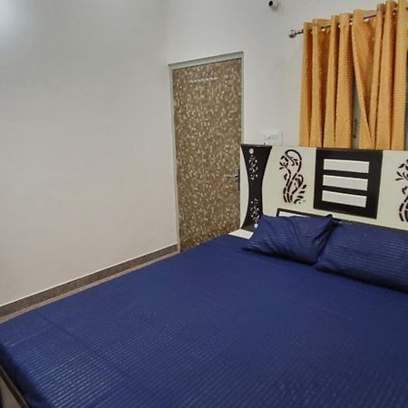 House Of Krishna Hotell Vrindāvan Exteriör bild